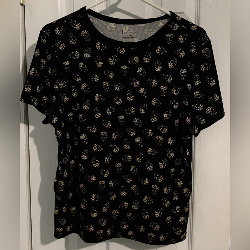 No Boundaries Women's Black and
Tan Shirt